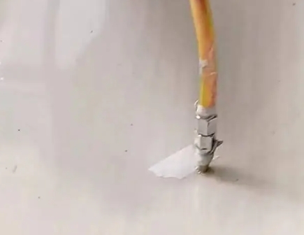 邗江瓷砖空鼓维修公司专业解答在瓷砖铺贴过程中，如果使用的砂料过粗（如全部使用了粗砂），可能会导致以下问题