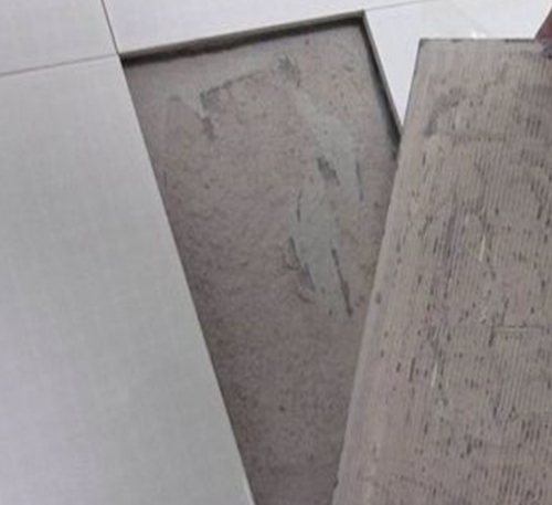 邗江瓷砖空鼓维修公司分享瓷砖铺贴时如果打浆（即涂抹在瓷砖背面和基层上的砂浆或瓷砖胶）过少，会带来以下问题